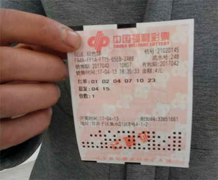 男女打扑克