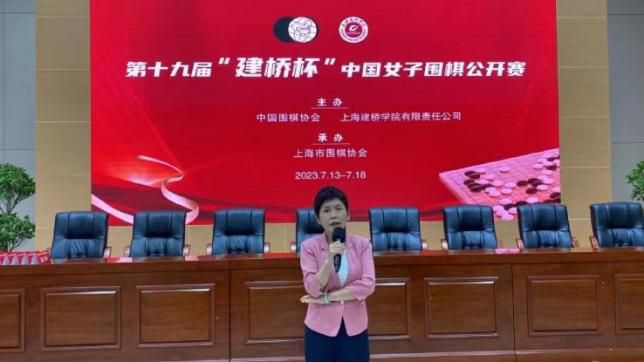 双手绑在床头调教乳尖小说